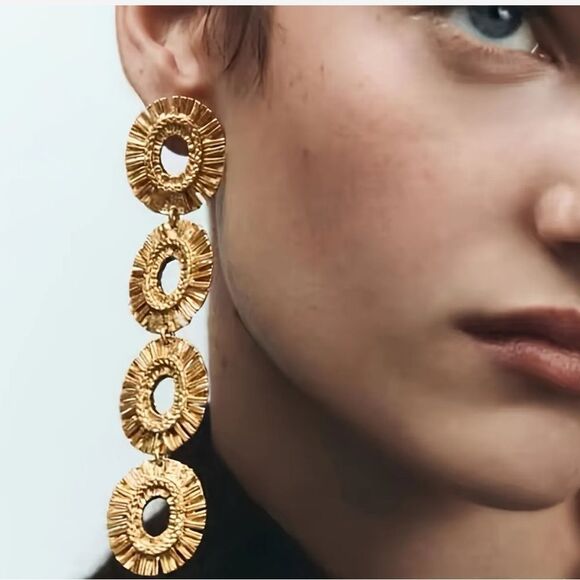 Zara Jewelry - Zara drop earrings A250